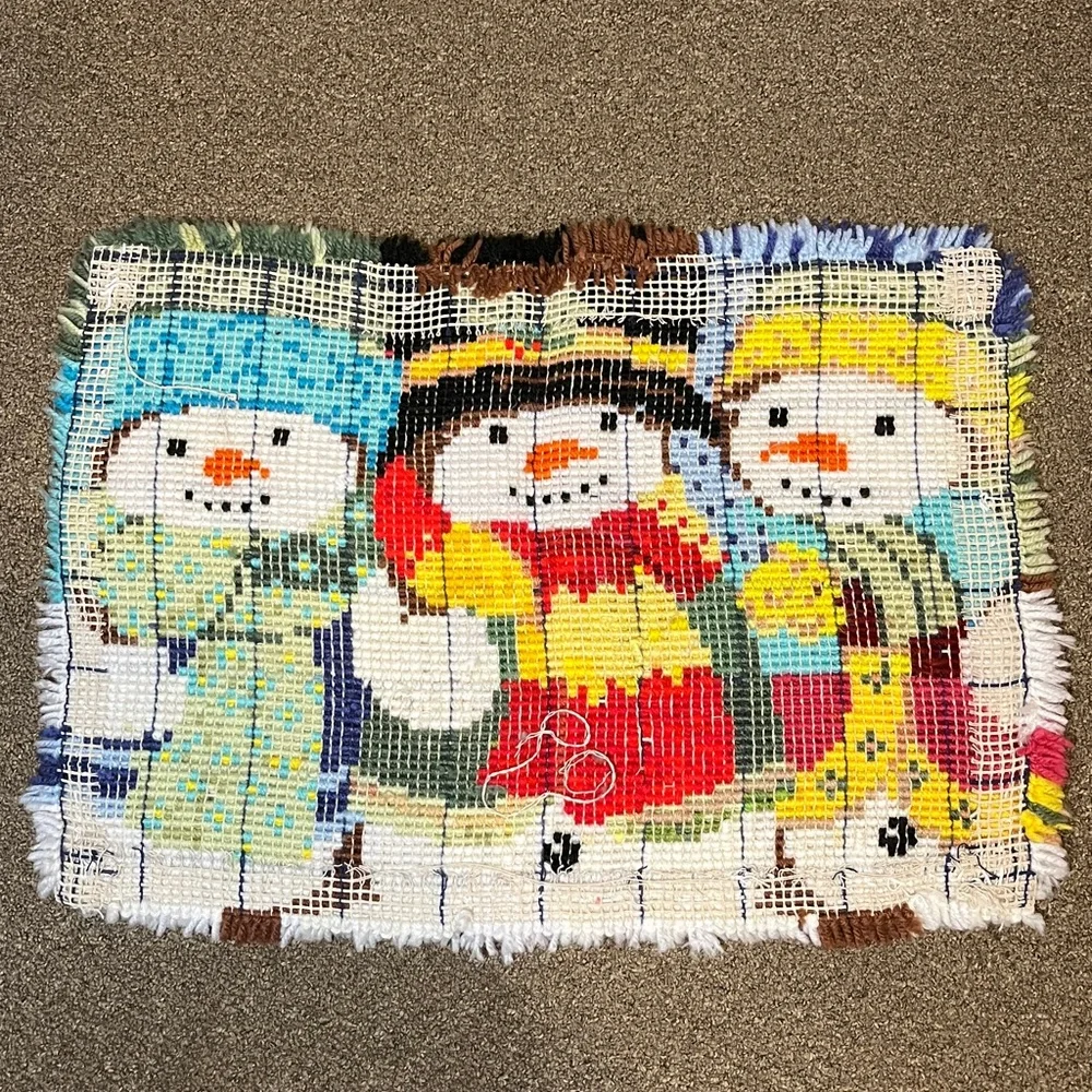 Vintage 1980s Latch Hook Snowman Pals Handmade Winter Festival Wall Hanging Rug - Picture 5 of 6